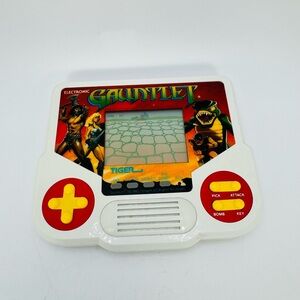 1988 Gauntlet Handheld Console System Tiger Electronics Vintage Tested Works